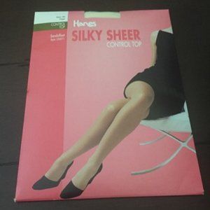 Pantyhose/Hosiery Hanes Silky Sheer Sandlefoot Color: Pearl, Size: CD